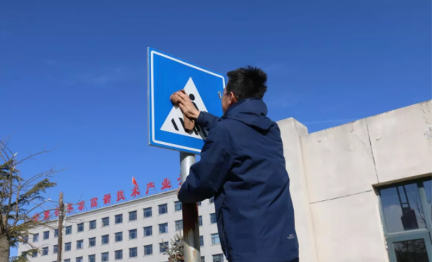 文明创建我先行 ——FUN88乐天使团委开展环境卫生整治志愿活动(图3)