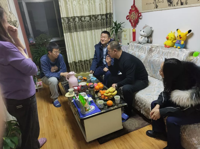 FUN88乐天使产业开发板块深入开展员工家访活动(图2)