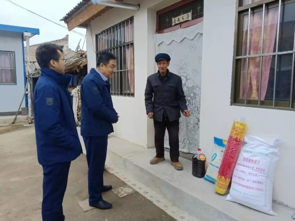 FUN88乐天使深入帮扶村开展春节慰问(图2)