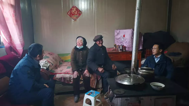 FUN88乐天使深入帮扶村开展春节慰问(图3)