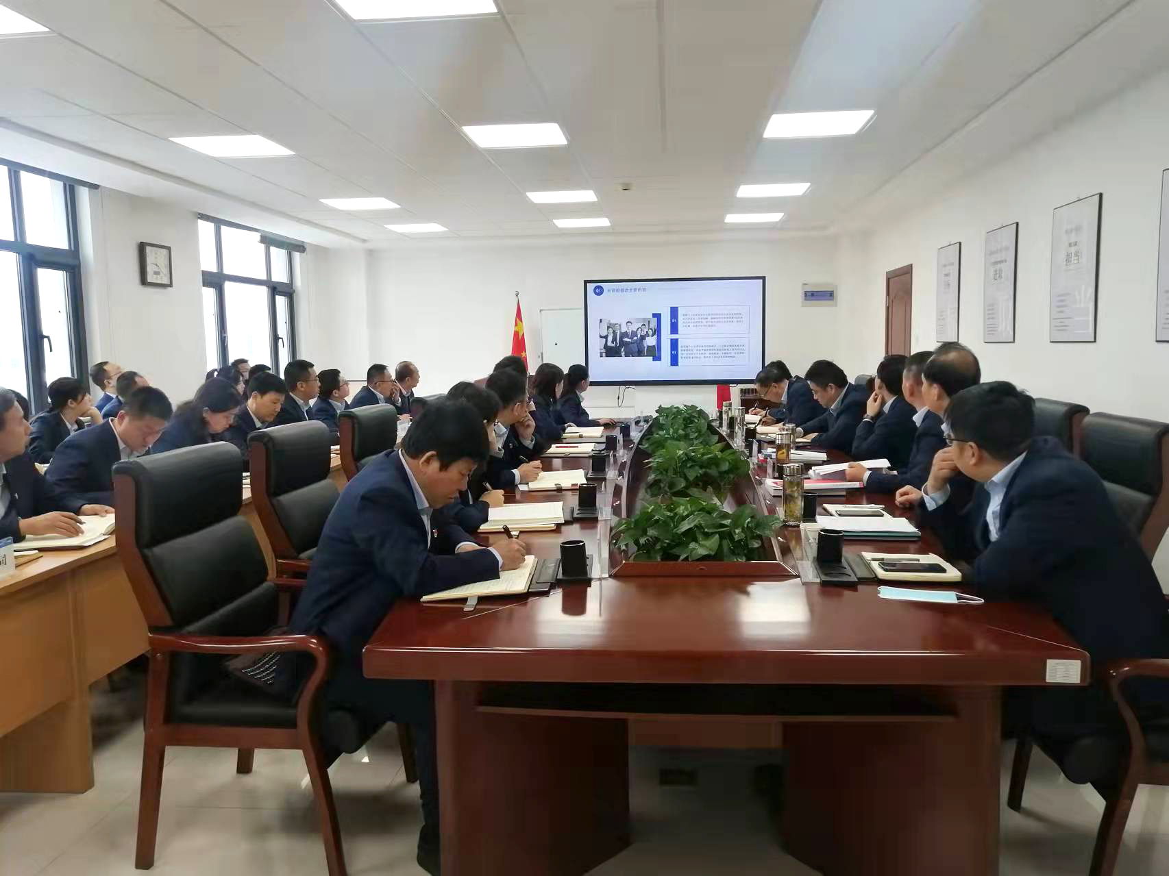 FUN88乐天使召开党委理论学习中心组集体学习会议(图2)