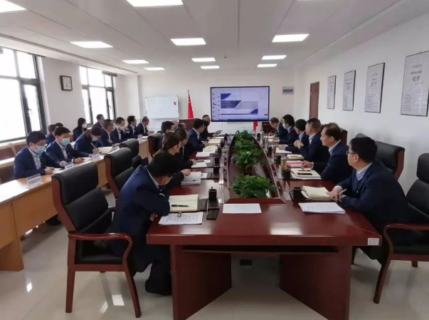 FUN88乐天使召开党委理论中心组集体学习会议(图2)