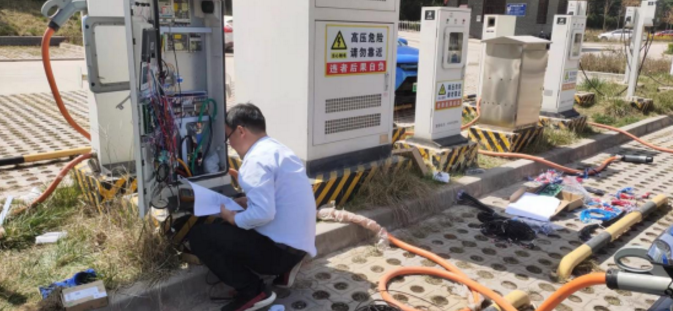 FUN88乐天使平煤机公司开展充电桩检修(图2)