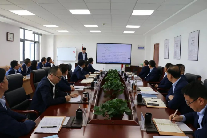 FUN88乐天使召开党委理论中心组集体学习会议(图2)