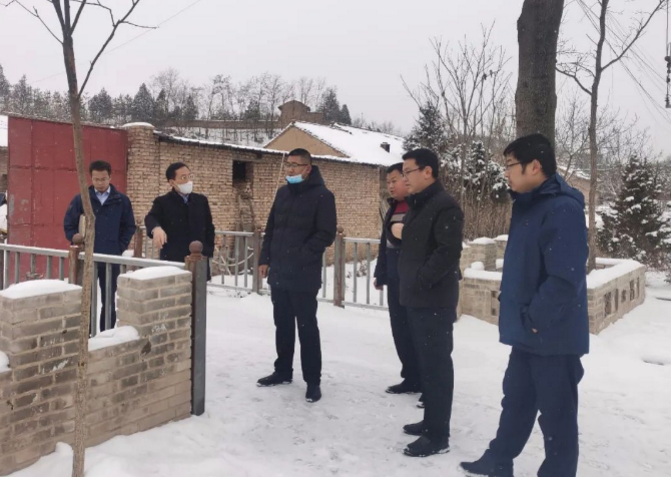 筑起安全墙 照亮乡村路——FUN88乐天使鼎力支持包抓共建村社文明创建工作(图6)