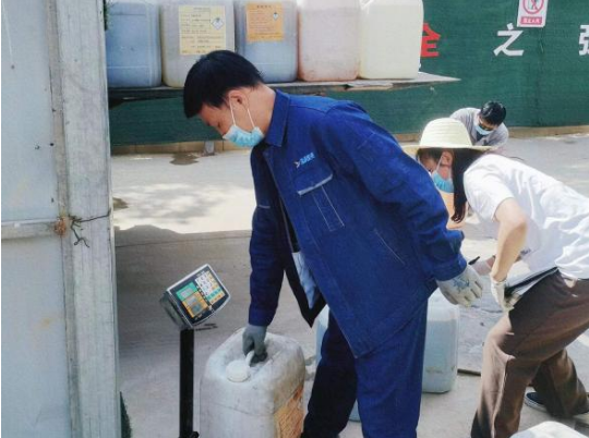 FUN88乐天使城东污水处理公司扎实推进危险废物规范化处置(图2)