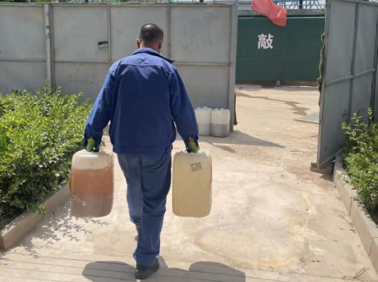 FUN88乐天使城东污水处理公司扎实推进危险废物规范化处置(图3)