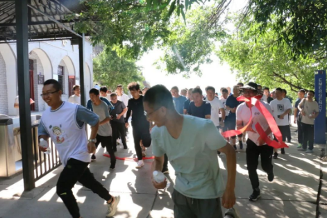 助力文旅市场 展示产投风采——FUN88乐天使组织开展员工登山比赛活动(图2)