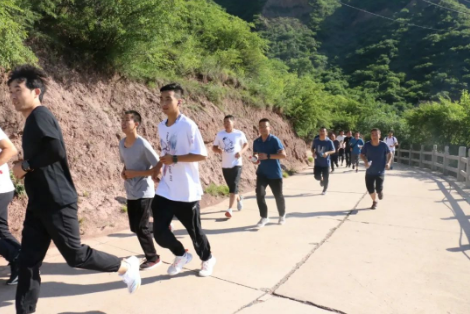 助力文旅市场 展示产投风采——FUN88乐天使组织开展员工登山比赛活动(图3)