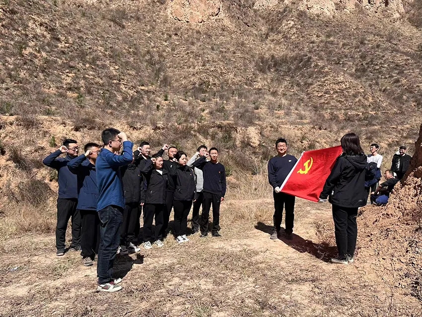 FUN88乐天使开展义务植树活动(图3)